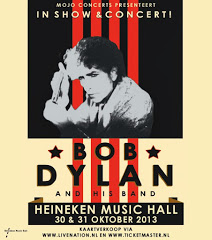 In show and person Bob Dylan and his band